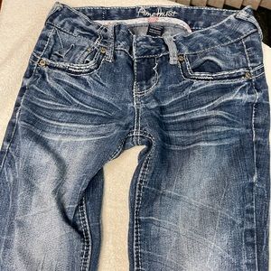 Amethyst Jeans. Woman’s Size 1 Short(juniors).